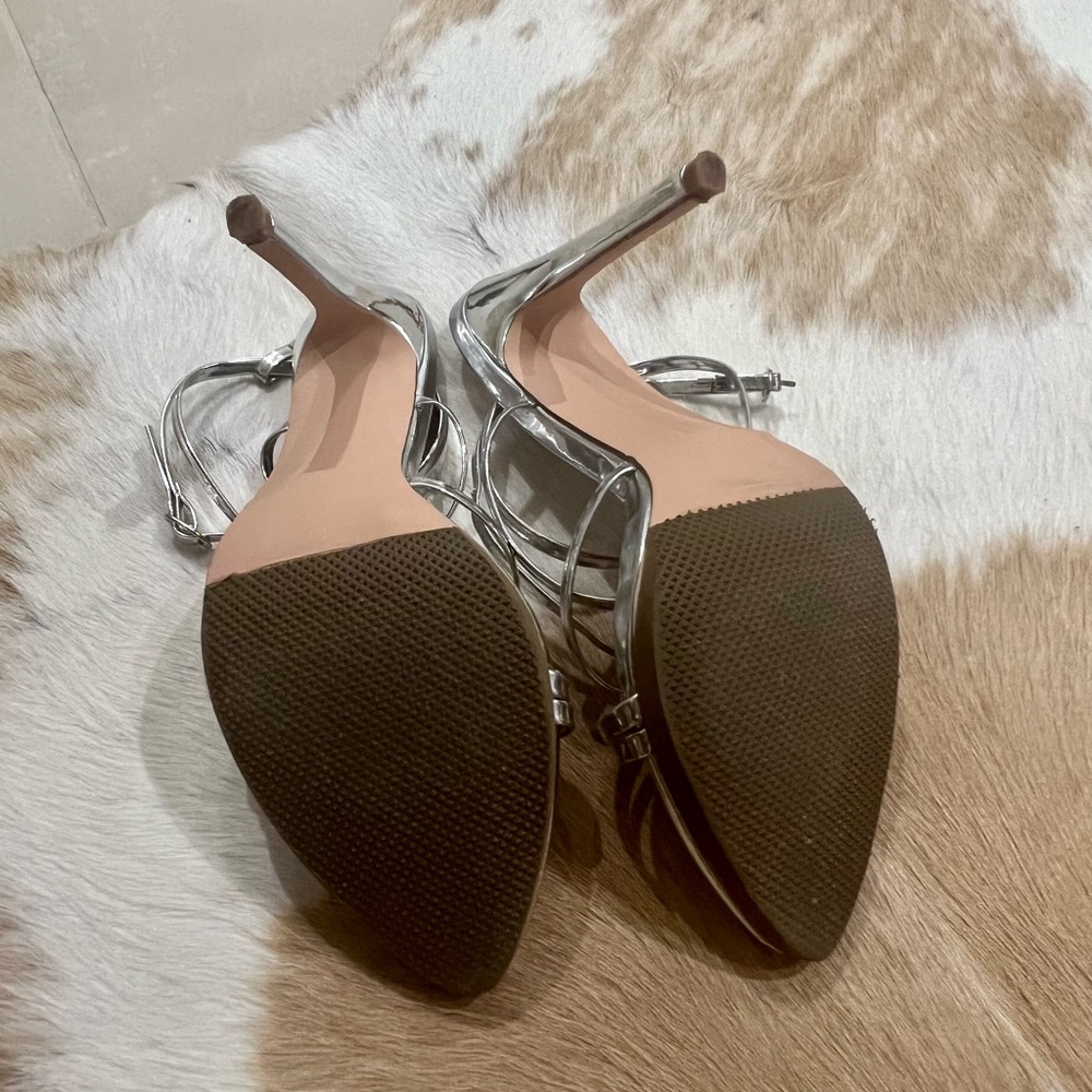 Metallic Silver Heels - Picture 4 of 5